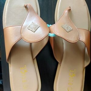 1 pair rouge sandals